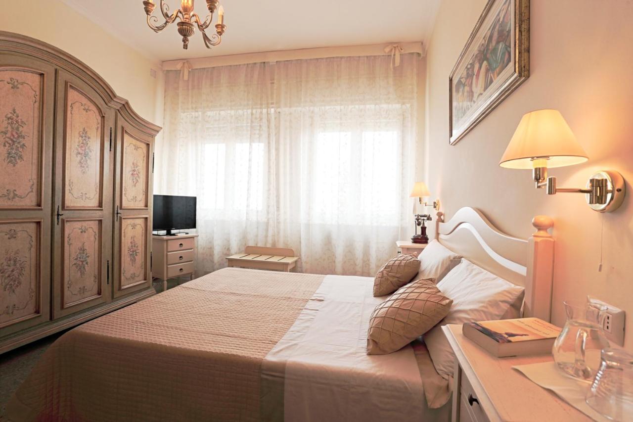 סאסארי Il Castello Guest House מראה חיצוני תמונה